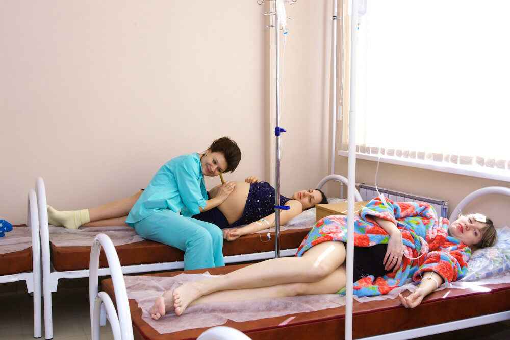 Госпитализация беременных. Дневной стационар. Больница палата для беременных.